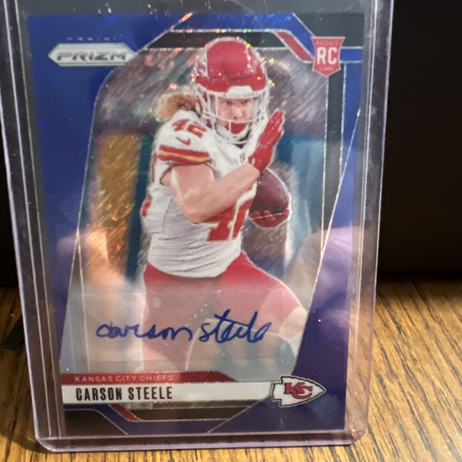 2024 Prizm Football Carson Steele Blue Shimmer Auto /25 (RC) Chiefs FOTL