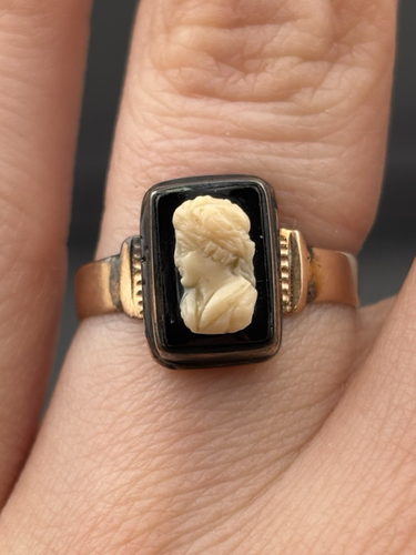 Antique 14k Rose Gold Black & White Carved Cameo Ring Left Facing Sz 6.75 READ