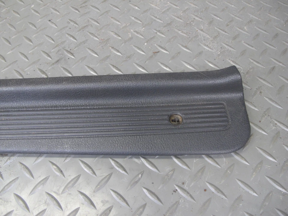 91-99 MITSUBISHI 3000GT JUEGO DE 2 PUERTAS PLACA DE ALFÉIZAR MOLDURA PANEL CUBIERTA OEM Foto 4 de 4