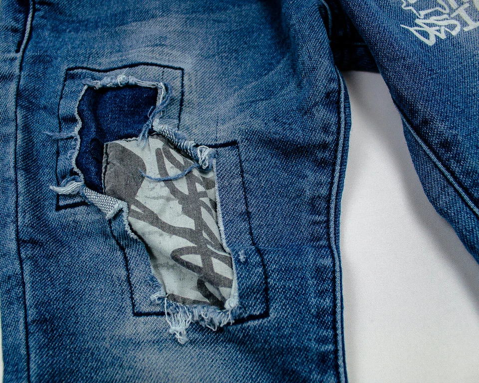 Cinturón de mezclilla con gráficos bordados Desigual para niños talla 3-4 [16x17] Foto 4 de 4