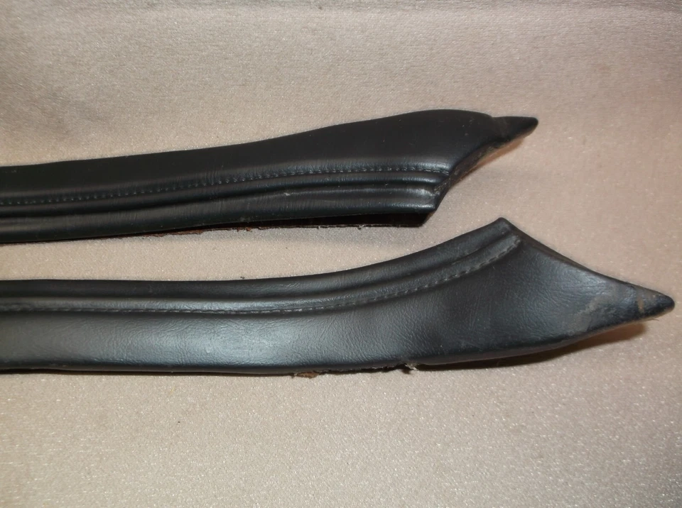 Mercury Cougar XR-7 GT 1967 par estándar parabrisas negro núcleos de almohadilla de pilar Foto 4 de 4