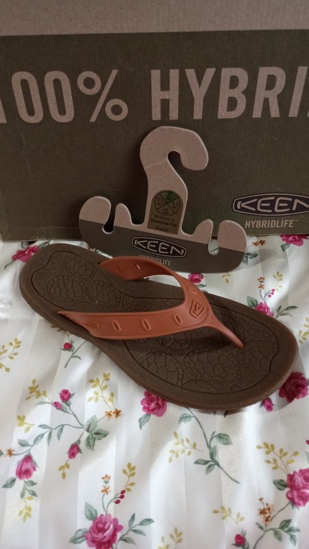 KEEN  HYBRID SANDALS   WOMEN  SIZE  US 7  med    NEW