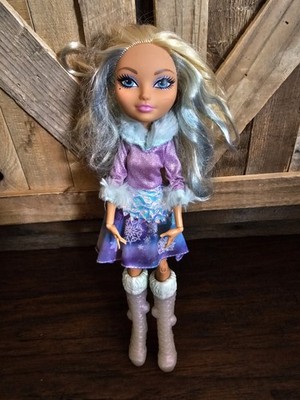 Ever After High Dragon Games Darling Charming Doll Crystal Winter Outfit Set