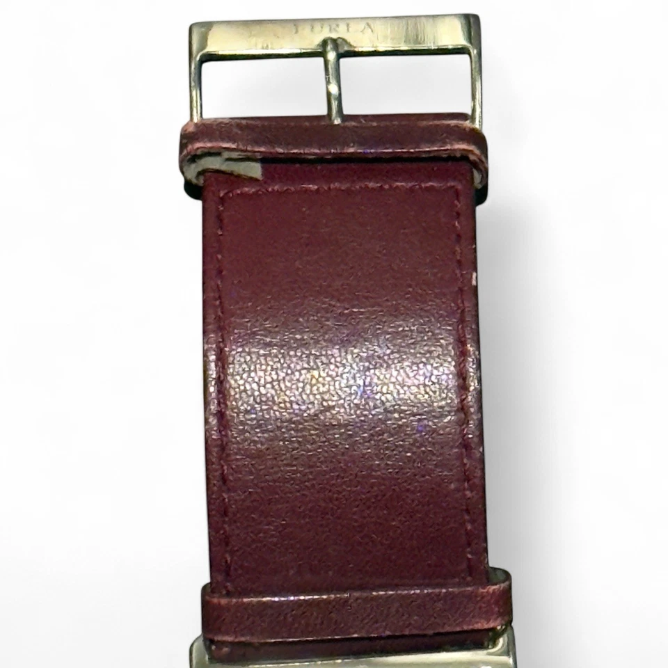 Relógio de quartzo feminino Furla vintage retangular couro borgonha pulseira de 9” - Imagem 4 de 4