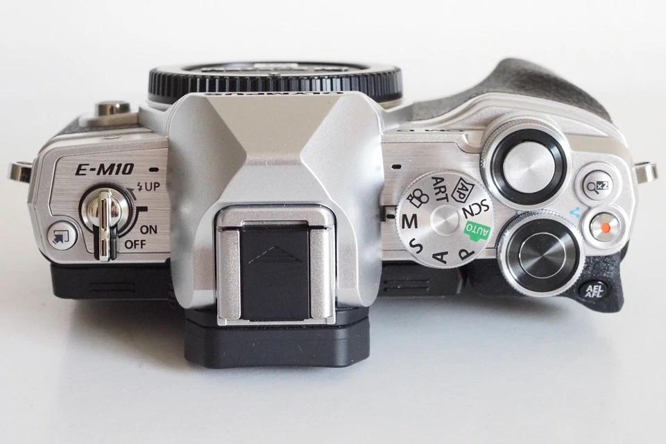 Olympus E-M10 Mark IV 4, 1367 Klicks, MFT Micro Four Thirds - Bild 3 von 4