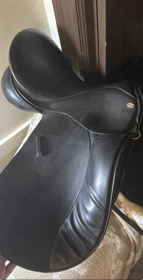 Седло для выездки Euroriding кожаное черное размер 17 - Изображение 4 из 4