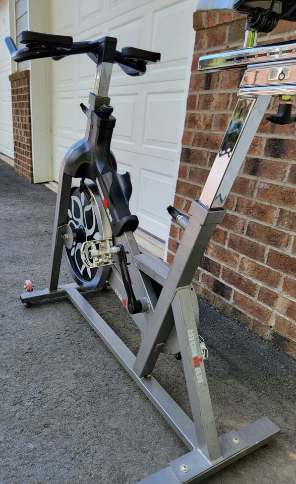 Велосипед для велоспорта внутри помещений IRONMAN Pro - маховик 45 фунтов - двойная педаль - отличное состояние - Изображение 3 из 4