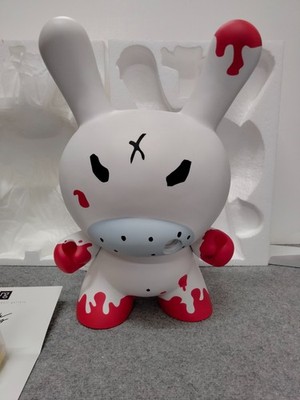 KOZIK SELTEN KIDROBOT REDRUM 20'' DUNNY MIT FRANK KOZIK SIGNIERTES GALERIE NOTIZPAPIER