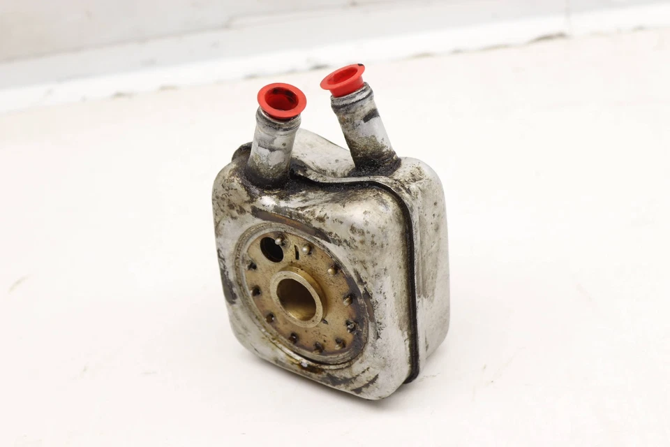 VW QUANTUM 1982-1985 - Enfriador de aceite del motor 068117021B Foto 2 de 4