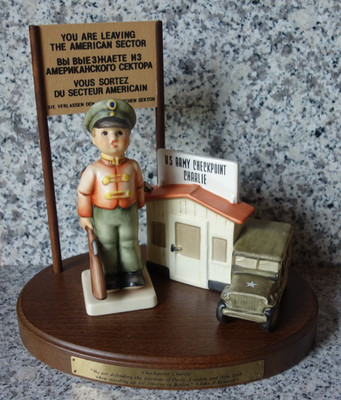 Hummel limitierter 3-tlg. Satz mit Figur Hum 332 ''Checkpoint Charlie'' FM 7 * OVP
