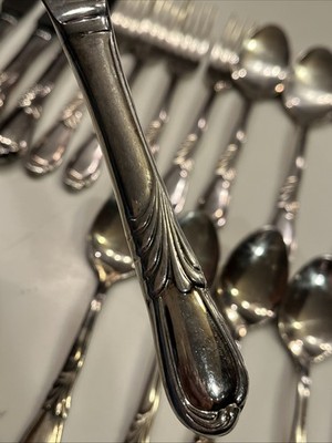 Retroneu LINDA Stainless 19/10 Korea Flatware 18 Pc Set Svc. For 4+ Silvertone