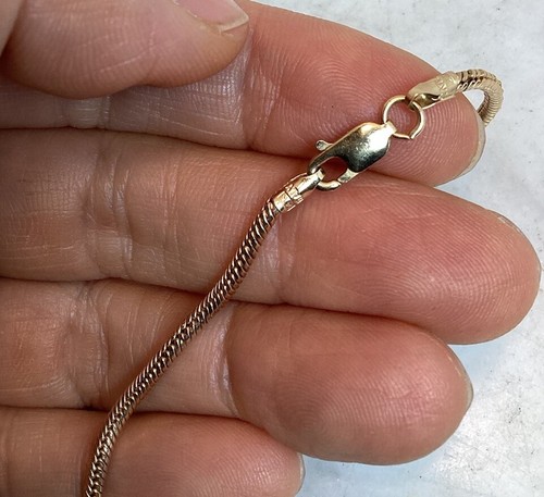 Vintage 14K Gold Herringbone Snake Chain Necklace 17.25” Long Italy 5.18 Grams - Picture 10 of 22