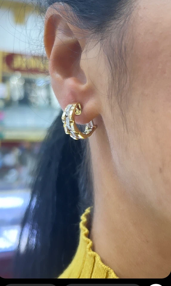 Pendientes de diamantes de medio aro CHIMENTO de oro de 18 k de 0,44 quilates/2 tonos Foto 3 de 4