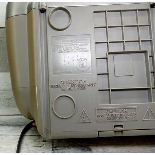 Vintage Sony CFD-V17 CD Radio Cassette-Recorder 1540 - Picture 5 of 7