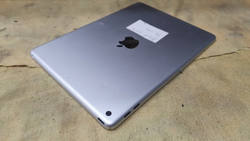 PADTG288 Custodia posteriore batteria originale per Apple iPad 9.7 (2017) A1822 - Foto 4 di 4