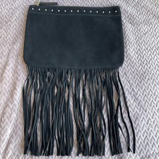 Pochette Ugg nera in pelle scamosciata con frange