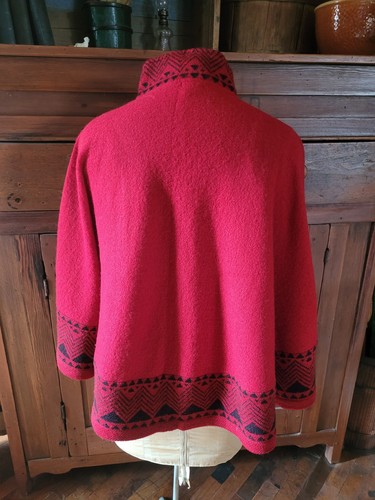 Katie Todd women’s size L/XL red cape Nordic Poncho 100% wool Aztec print Flaw - Picture 2 of 5