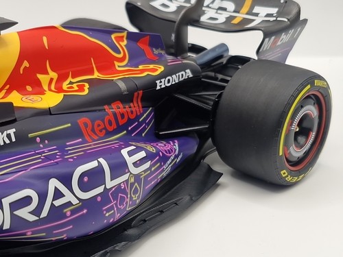 Minichamps Red Bull RB19 Verstappen Las Vegas Campeón del Mundo 2023 1/18 110232201 - Imagen 6 de 9