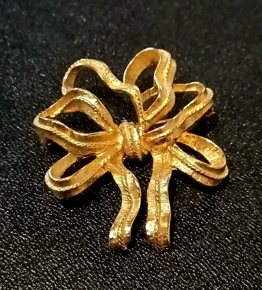 Karl LAGERFELD, Grande BROCHE vintage, signée, Brooch For Sale at