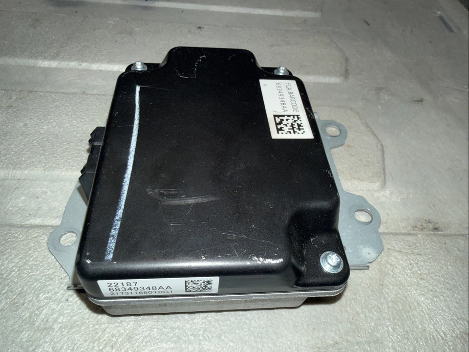 Jeep Wrangler/GC WL 2018-24 módulo de control convertidor de voltaje OEM 68349348AAA Foto 3 de 4