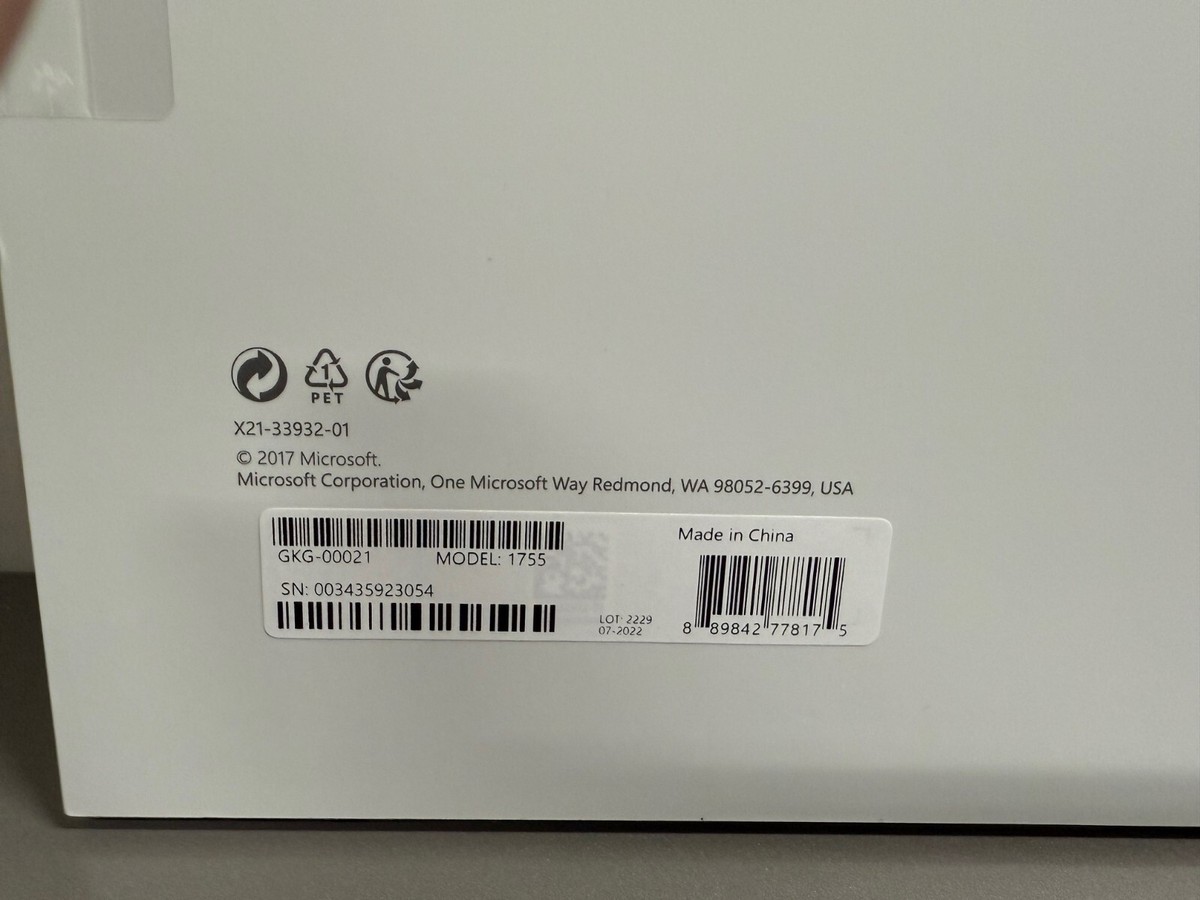 NEW Microsoft Surface Pro Type Cover GKG-00021 Bilingual FRENCH W