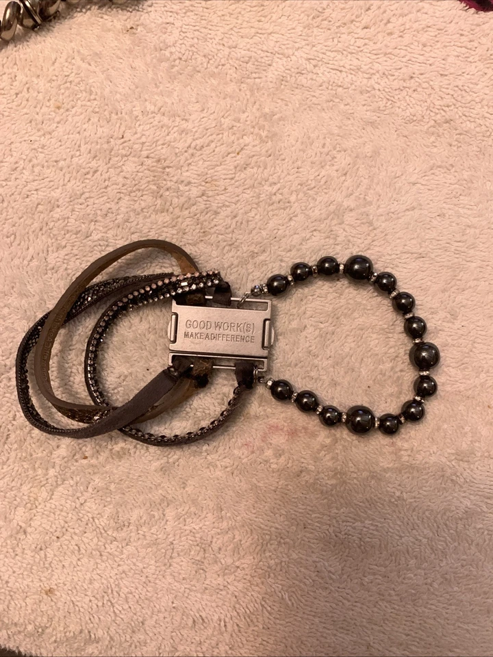 Pulsera magnética de cuero y cuentas con buen trabajo(s) marca(s) la diferencia Foto 2 de 4