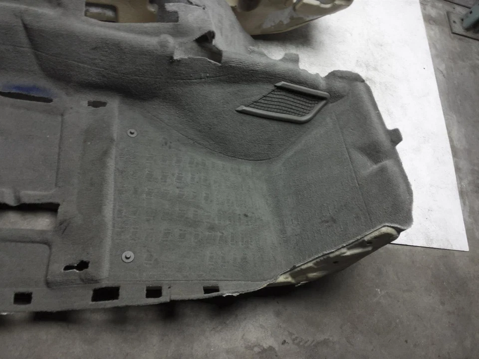 Серый передний напольный коврик для салона Audi Q5 2012 8R1-863-021-Aj-Qa5 - Изображение 2 из 4