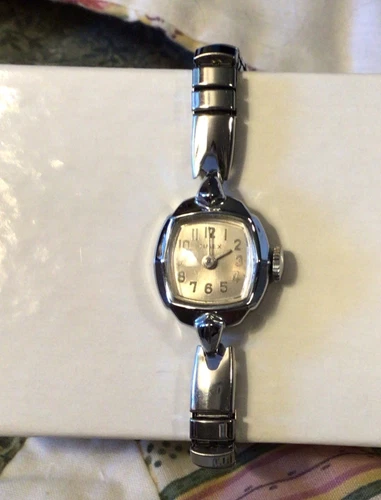 Vintage Timex Women’s Silver Tone Wrist Watch