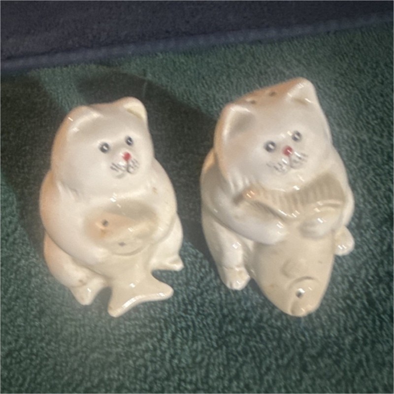 Porcelain Cat Salt & Pepper Shakers Pair, White Cats Holding Fish