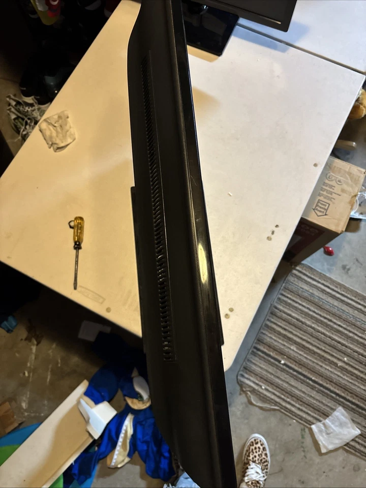 Samsung UN32EH4003 32-inch 720p LED HDTV.  ( Tv Only No Power Cord)  - Image 4 of 4