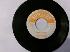 The Sunglows - Happy Hippo/ Peanuts (La Cacahuata) - 45 RPM-VG/VG+
