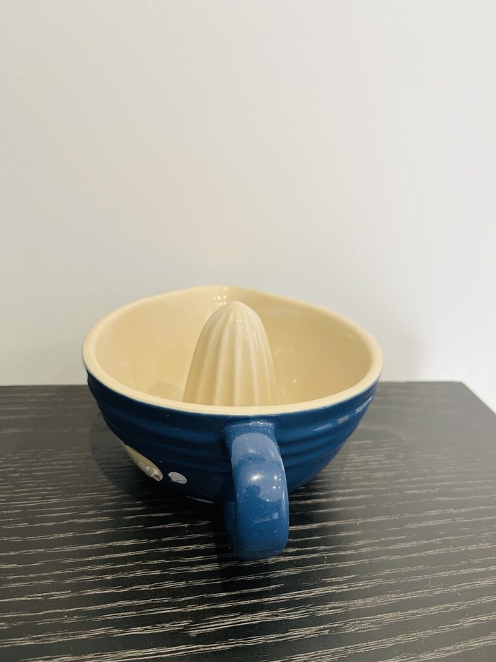 LE CREUSET Lemon Juicer NAVY BLUE Citrus Squeezer BRAND NEW. eBay