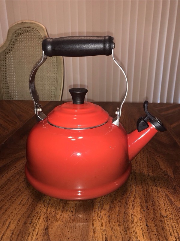 LE CREUSET Enamel On Steel Whistling Tea Kettle 1.7 Qt Flame Red
