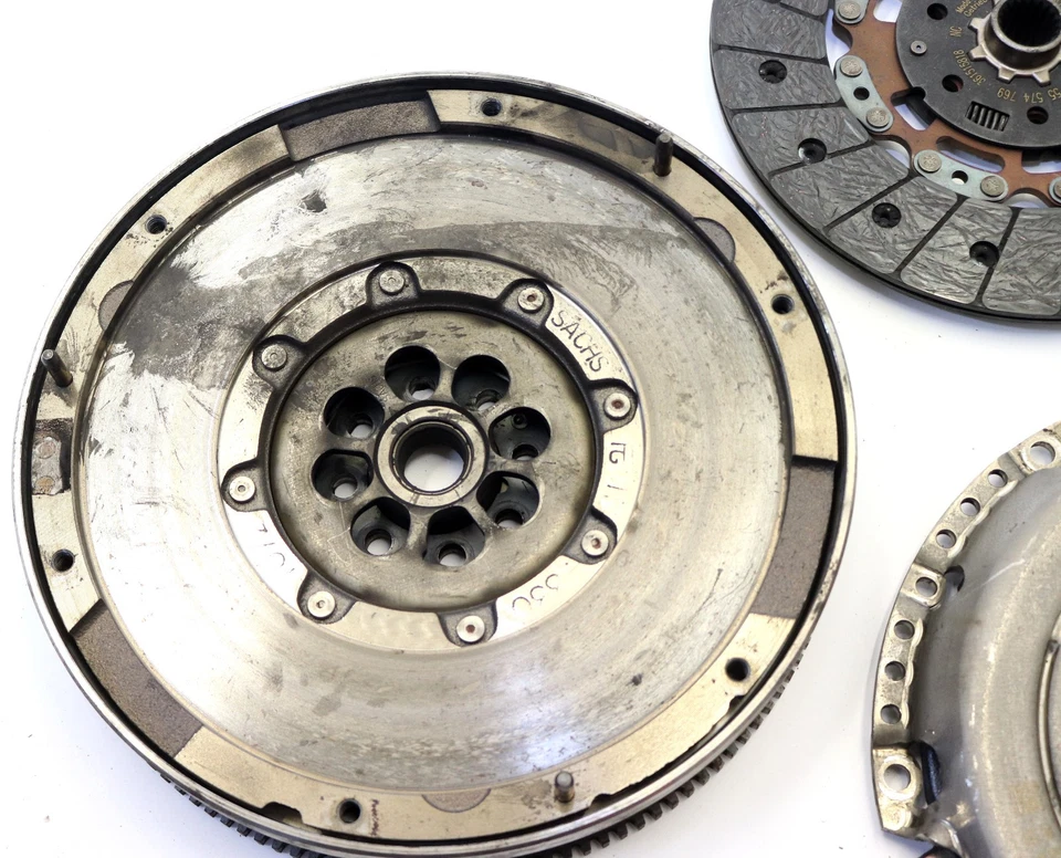 Opel Insignia B Sports Tourer 1,5 Turbo 55570175 Schwungrad Zweimassenschwungrad - Bild 3 von 4