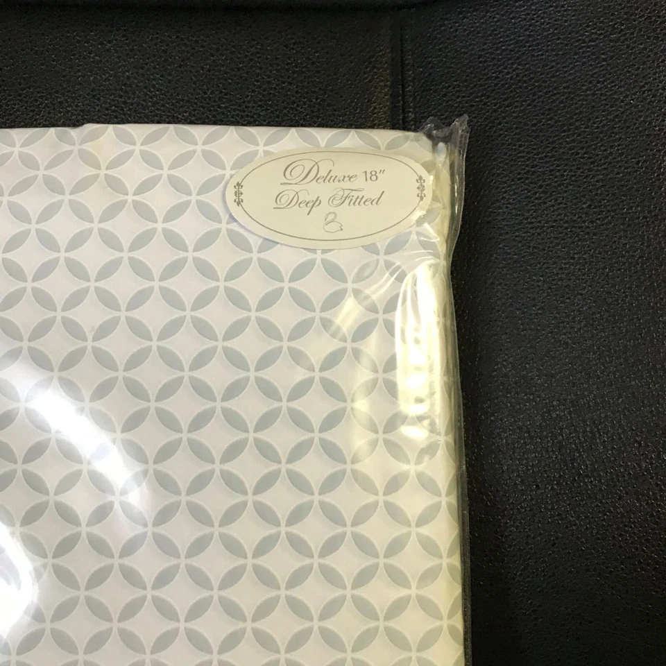 NUEVO CON ETIQUETAS Sábana Ajustable Yves Delorme Cal King 75x85" 18"D Gráficos Geométricos Azul Blanco Foto 4 de 4