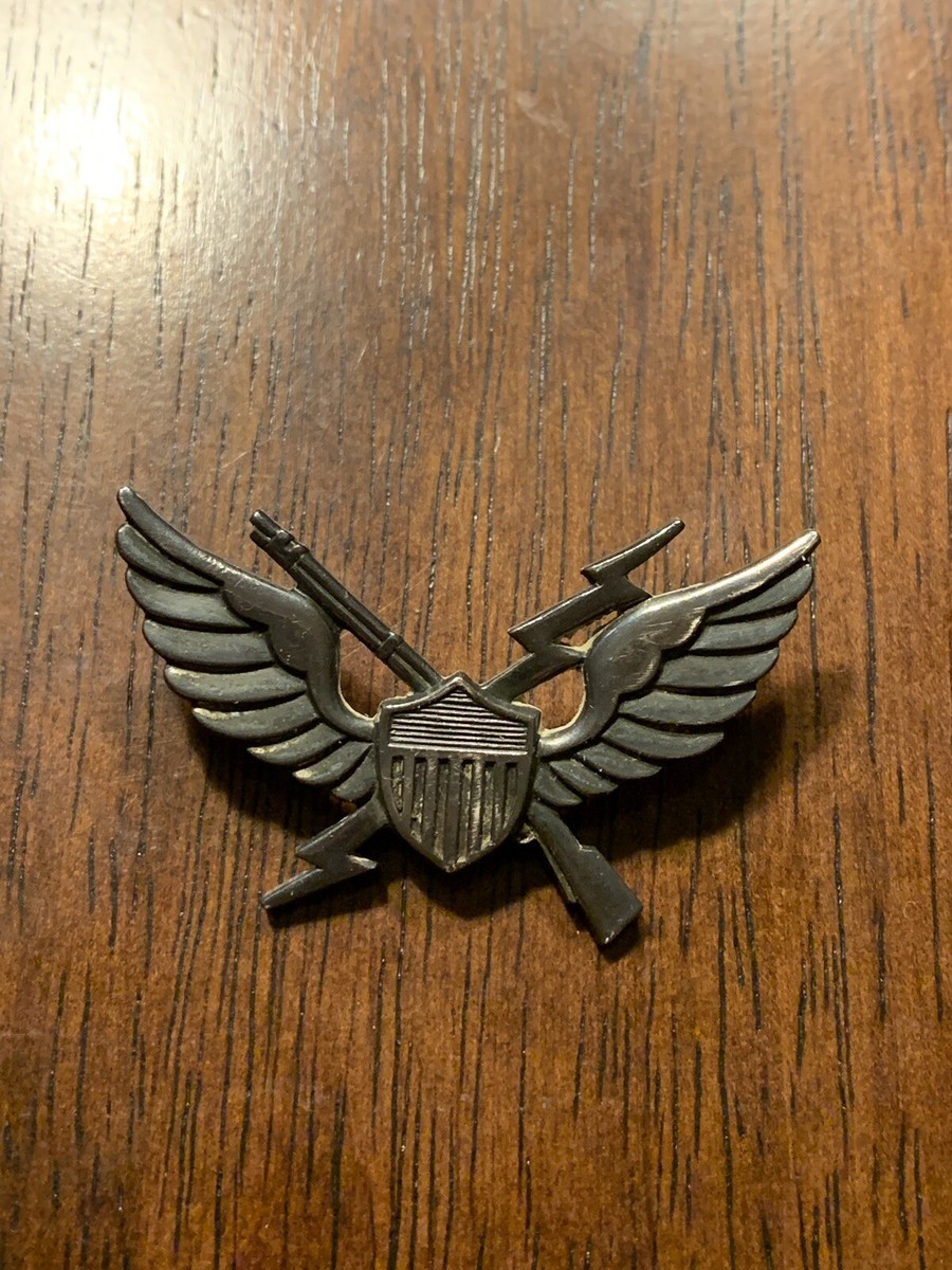 Rare Sterling WW2 11th Airborne Air Assault Mobile Badge Pin