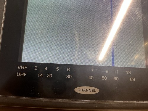 RCA Active Matrix Hand-Held Portable Color LCD TV VHF-UHF L4000BC Vintage - Picture 8 of 10