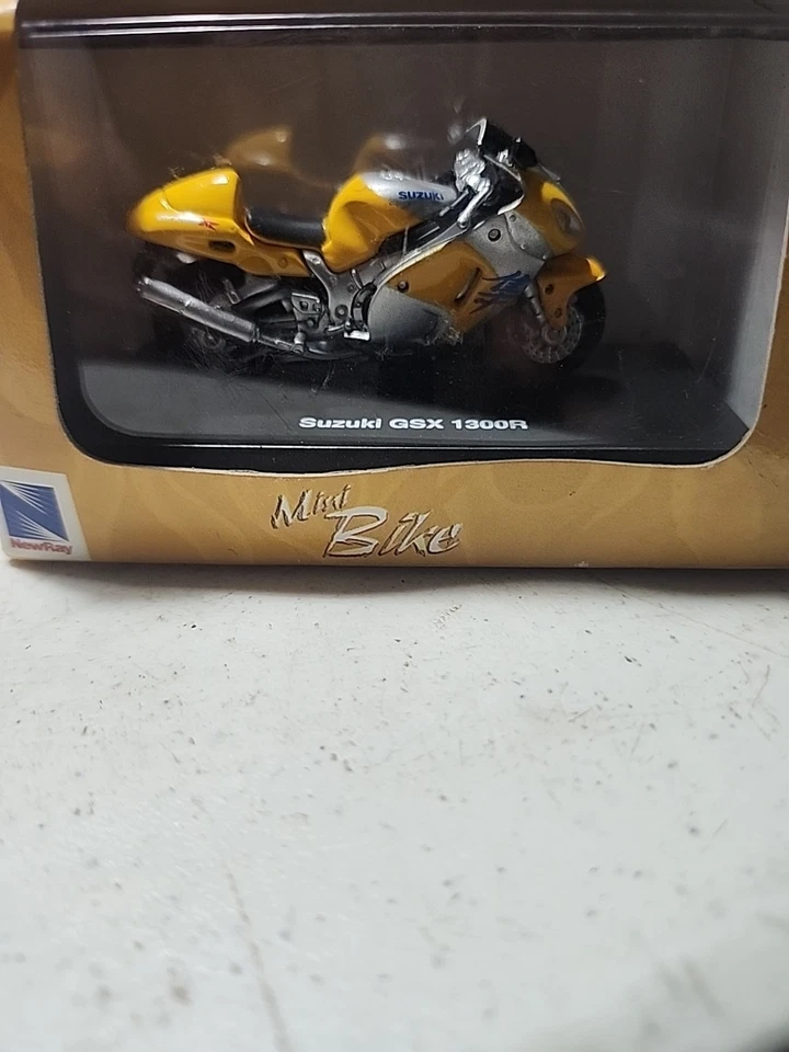 NewRay 1:32 Scale TP236 Suzuki GSX 1300R Yellow Diecast Model Motorcycle Boxed - Image 2 of 2