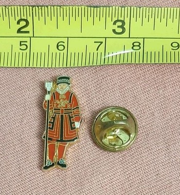 London UK Beefeater Queen's Guard Lambert Tower Souvenir Lapel Pin