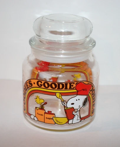 Vintage 1965 Snoopy Chef & Woodstock Kitchen Cookies Goodies Glass Jar 5 1/2"