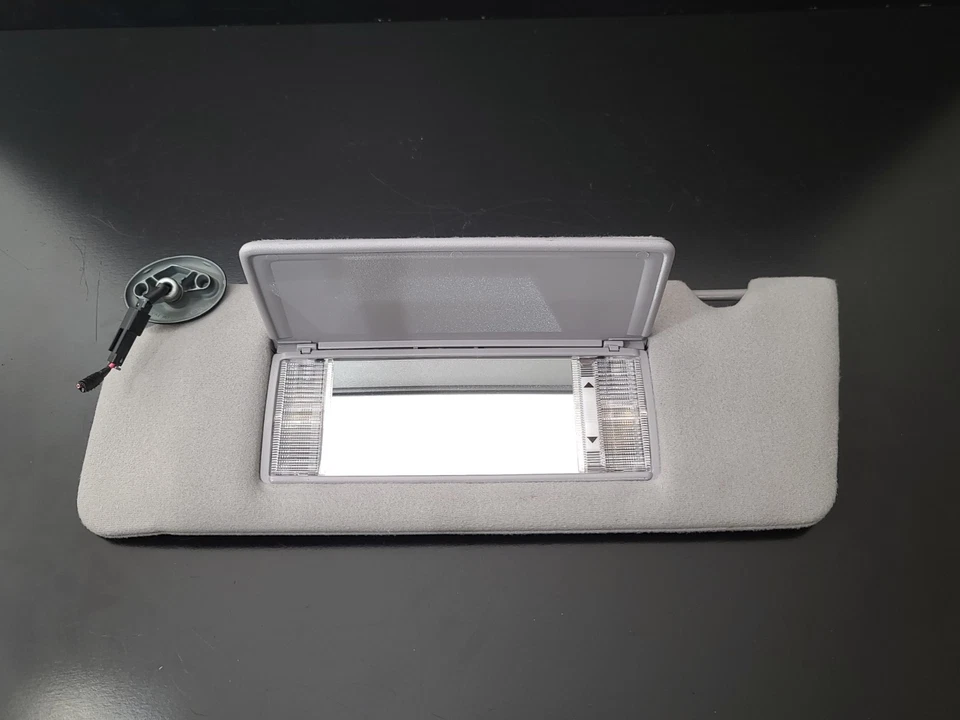 1993-1998 Jeep Grand Cherokee Driver Side SUN VISOR GRAY SUNVISOR LIGHTED - Image 4 of 4