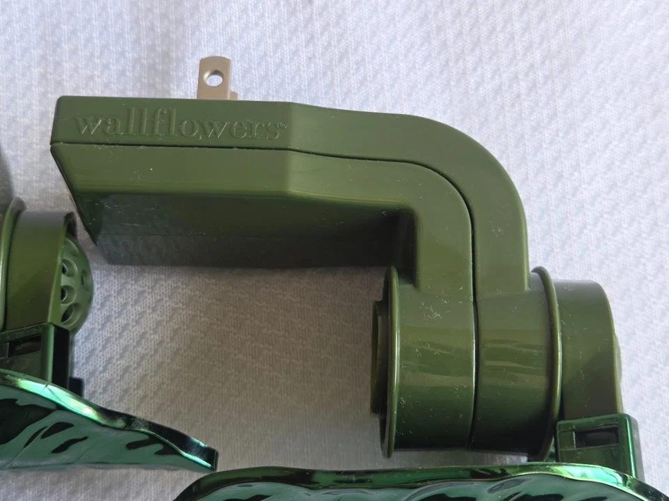 Difusor de fragancia enchufable Wallflower hoja verde brillante baño y cuerpo funciona conjunto de Foto 3 de 4