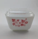 VTG Pyrex Pink Gooseberry 501-B 1-1/2 Cup Refrigerator Dish & Ribbed Lid - EUC -