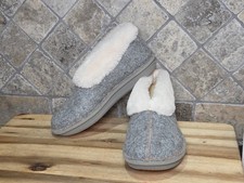 Clarks Step Flow Low Womens Slippers Grey Faux Fur Felt Booties Size 5 M Slipper
