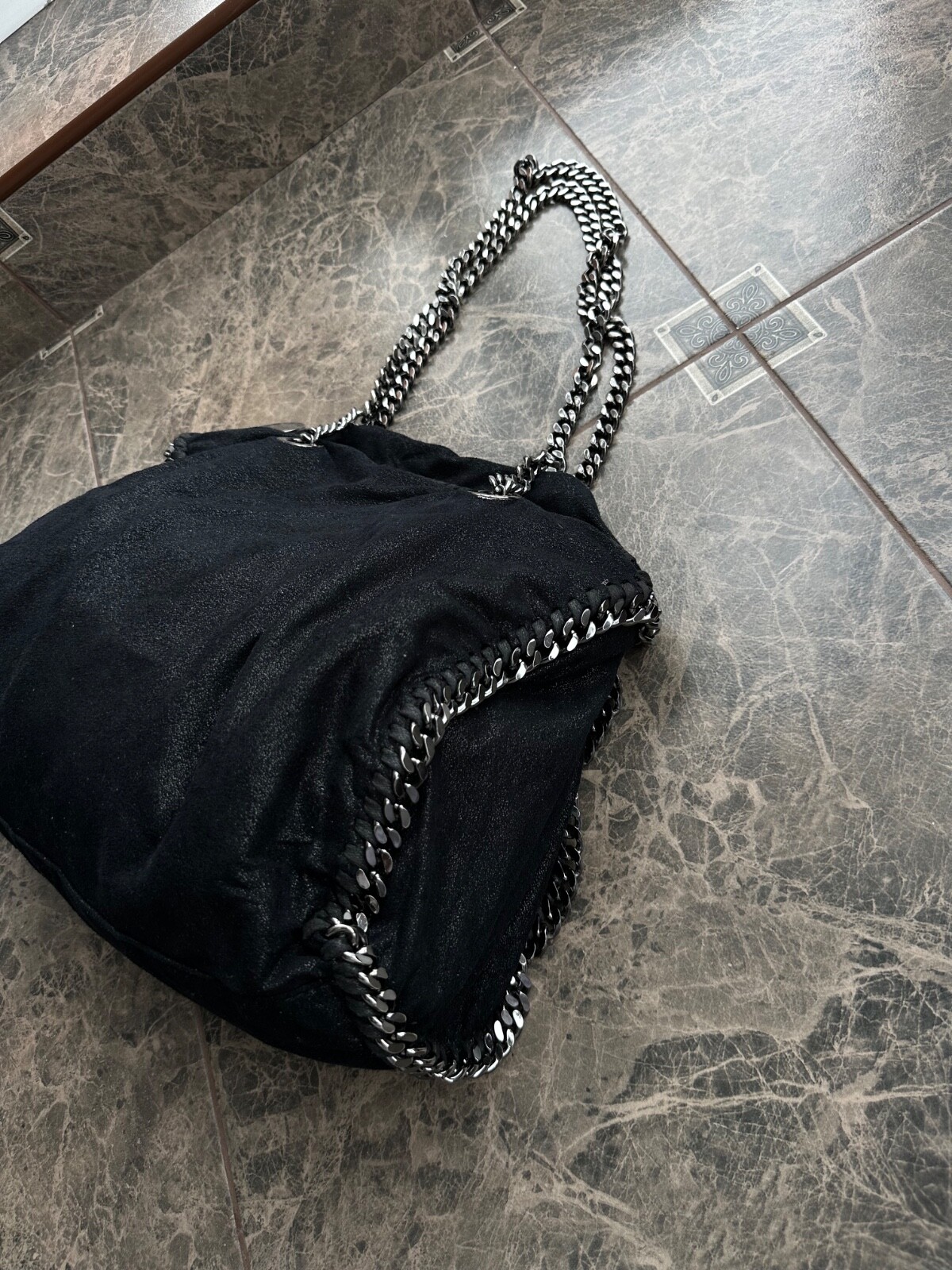 Foto 10 di 18