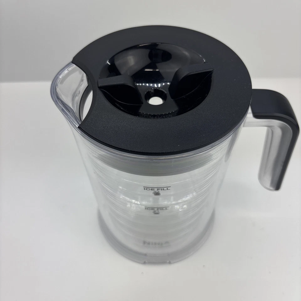 Jarra de relleno para máquina de helados Ninja Over negra transparente NC300 Foto 2 de 4