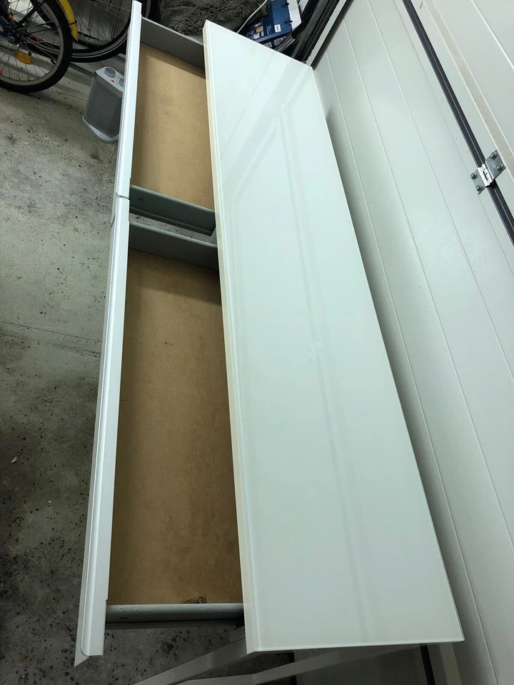 Schreibtisch BESTA BURS IKEA mit Glas, Überlänge, Hochglanz weiß, 2 Schubkästen - Bild 2 von 4