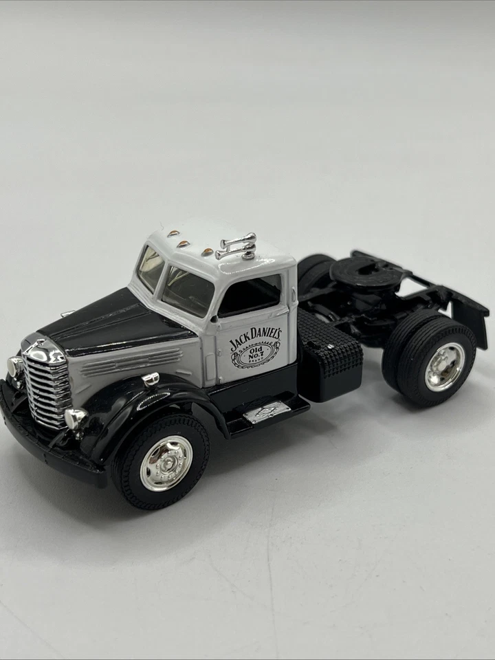 Matchbox 1948 Jack Daniel’s Diamond T Artic Box Tractor Trailer Truck - Image 3 of 4