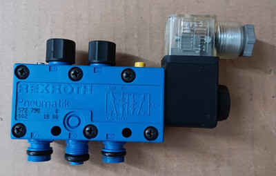 REXROTH 572 798 ...0 Directional Control Valve w/24 Volt Solenoid Valve 