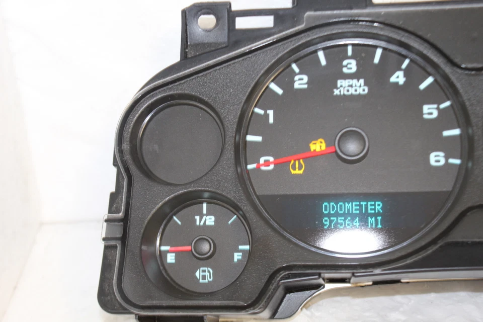 Grupo de velocímetros 2007-10 Chevy Silverado y GMC Sierra 1500 97.564 millas Foto 3 de 4